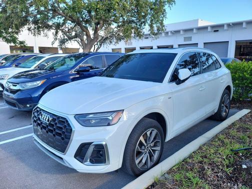 Glacier White Metallic 2023 Audi Q5 45 S line Premium Plus