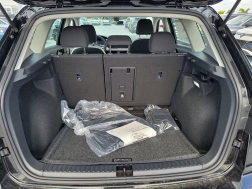 Deep Black Pearl 2026 Volkswagen Taos S