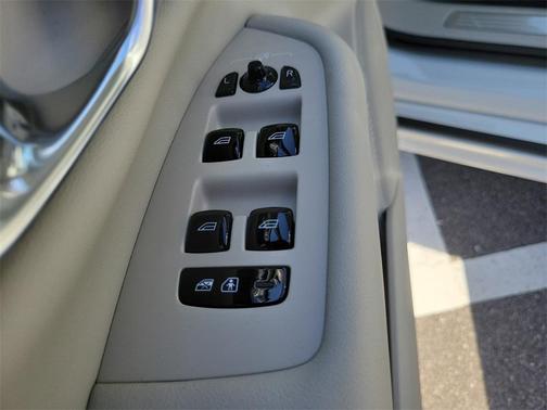 2026 Volvo XC90 Ultra, B6 AWD Gas (mild hybrid), Gasoline, Bright, 7 Seats