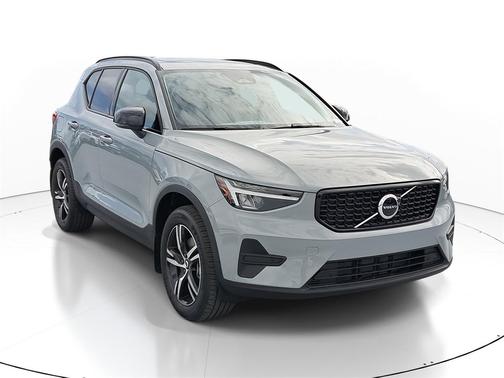 2026 Volvo XC40 Core, B4 FWD Gas (mild hybrid), Dark