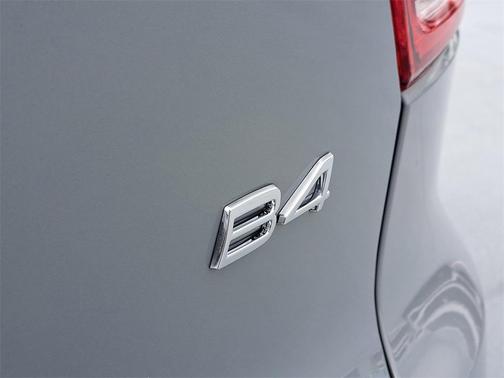 2026 Volvo XC40 Core, B4 FWD Gas (mild hybrid), Dark