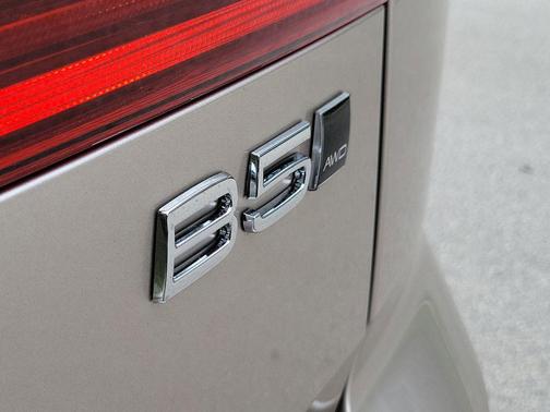 Bright Dusk Metallic 2026 Volvo XC60 B5 Core