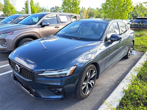 2023 Volvo S60 B5 Core Dark Theme