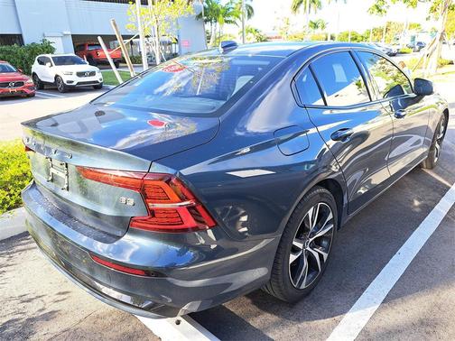 2023 Volvo S60 B5 Core Dark Theme