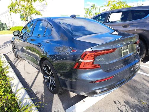 2023 Volvo S60 B5 Core Dark Theme