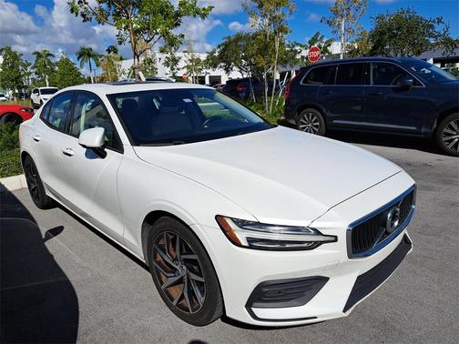 2019 Volvo S60 T5 Momentum