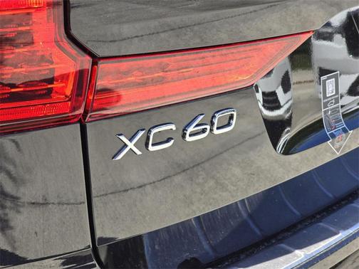 2025 Volvo XC60 B5 Plus