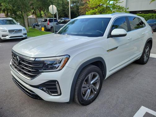 Opal White Pearl 2024 Volkswagen Atlas Cross Sport 2.0T SEL