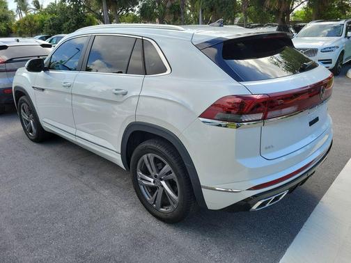 Opal White Pearl 2024 Volkswagen Atlas Cross Sport 2.0T SEL