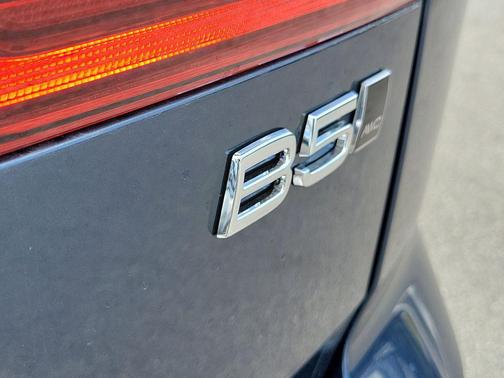 Denim Blue Metallic 2026 Volvo XC60 B5 Plus