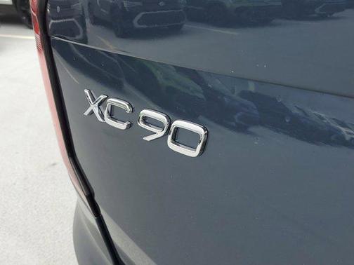 2025 Volvo XC90 B6 Core
