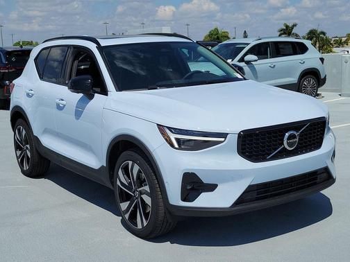 Cloud Blue 2026 Volvo XC40 Ultra, B5 AWD Gas (mild hybrid), Dark