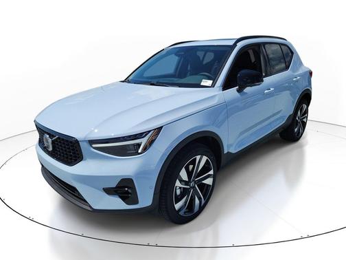 Cloud Blue 2026 Volvo XC40 Ultra, B5 AWD Gas (mild hybrid), Dark