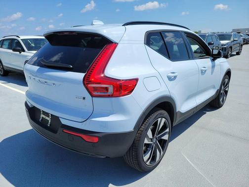 Cloud Blue 2026 Volvo XC40 Ultra, B5 AWD Gas (mild hybrid), Dark