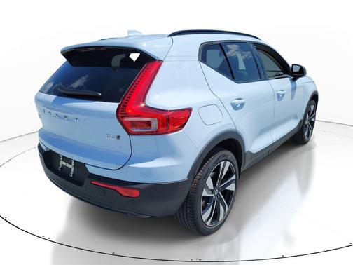 Cloud Blue 2026 Volvo XC40 Ultra, B5 AWD Gas (mild hybrid), Dark