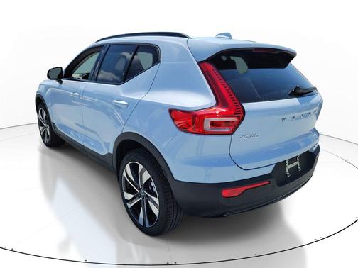 Cloud Blue 2026 Volvo XC40 Ultra, B5 AWD Gas (mild hybrid), Dark