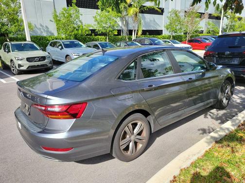 Platinum Gray Metallic 2019 Volkswagen Jetta 1.4T R-Line