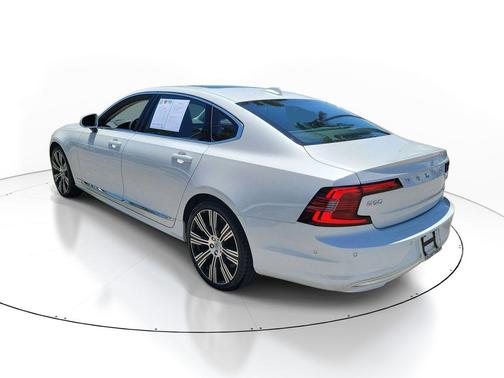 Crystal White Metallic 2025 Volvo S90 B6 Ultra