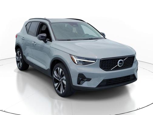 Vapour Grey Metallic 2026 Volvo XC40 Plus, B5 AWD Gas (mild hybrid), Dark