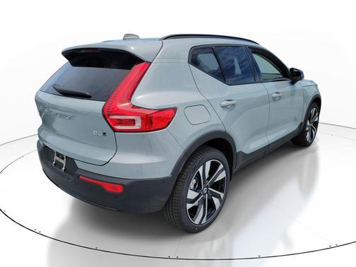 Vapour Grey Metallic 2026 Volvo XC40 Plus, B5 AWD Gas (mild hybrid), Dark