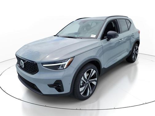 Vapour Grey Metallic 2026 Volvo XC40 Plus, B5 AWD Gas (mild hybrid), Dark