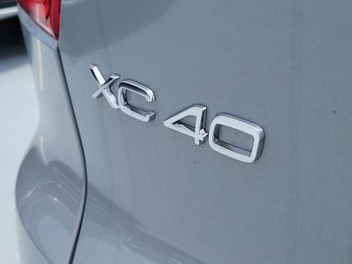 Vapour Grey Metallic 2026 Volvo XC40 Plus, B5 AWD Gas (mild hybrid), Dark