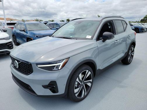 Vapour Grey Metallic 2026 Volvo XC40 Plus, B5 AWD Gas (mild hybrid), Dark