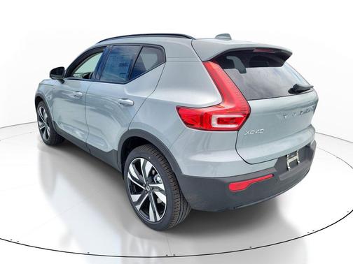 Vapour Grey Metallic 2026 Volvo XC40 Plus, B5 AWD Gas (mild hybrid), Dark
