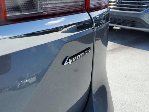 2025 Volkswagen Atlas 2.0T SEL Premium R-Line 4MOTION