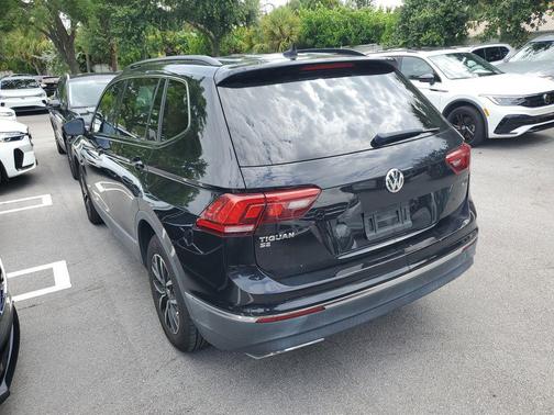 Deep Black Pearl 2021 Volkswagen Tiguan 2.0T SE 4MOTION