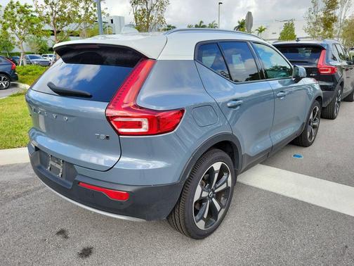 Thunder Grey Metallic 2020 Volvo XC40 T5 Momentum