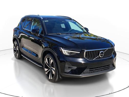 2023 Volvo XC40 B4 Plus Bright Theme