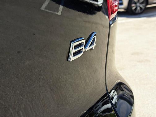 2023 Volvo XC40 B4 Plus Bright Theme