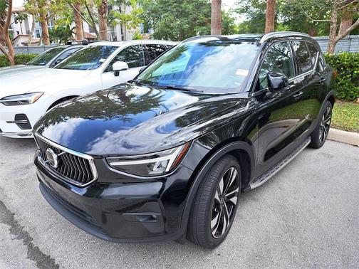 2023 Volvo XC40 B4 Plus Bright Theme