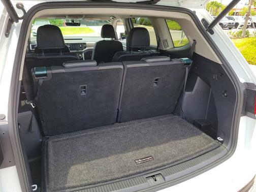 Pure White 2023 Volkswagen Atlas 2.0T SE w/Technology
