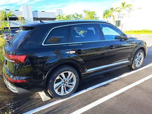 2022 Audi Q7 55 Premium Plus
