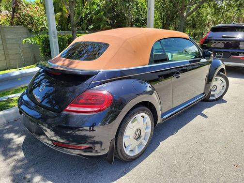 Black 2019 Volkswagen Beetle 2.0T SE