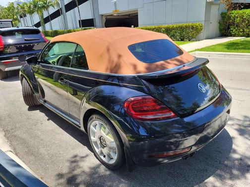 Black 2019 Volkswagen Beetle 2.0T SE