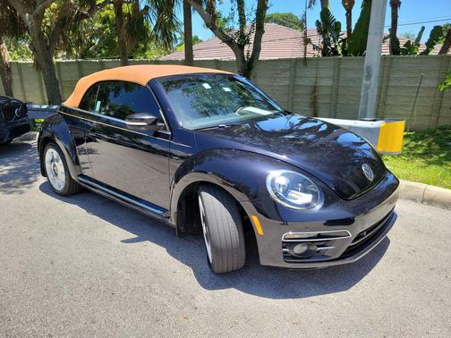Black 2019 Volkswagen Beetle 2.0T SE