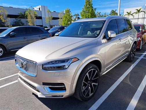 2023 Volvo XC90 B5 Plus