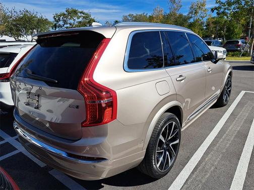 2023 Volvo XC90 B5 Plus