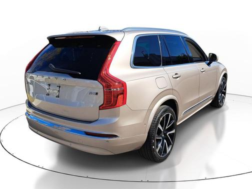 2023 Volvo XC90 B5 Plus
