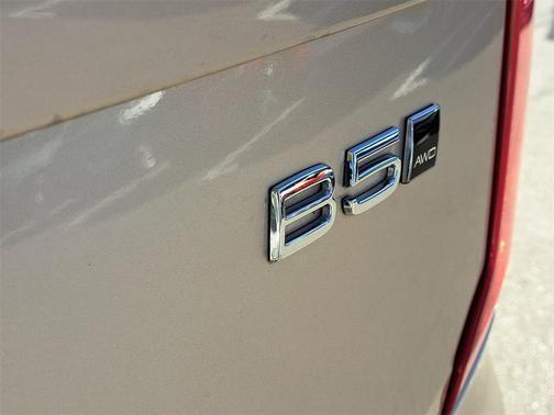 2023 Volvo XC90 B5 Plus