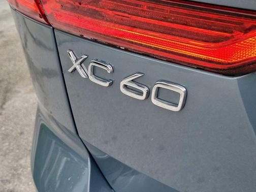 Thunder Grey Metallic 2024 Volvo XC60 B5 Core Dark Theme