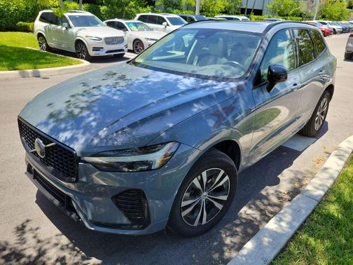 Thunder Grey Metallic 2024 Volvo XC60 B5 Core Dark Theme