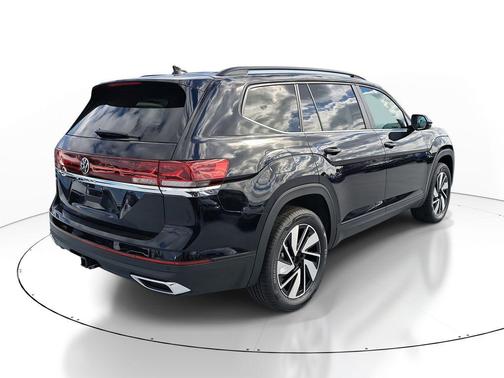 Deep Black Pearl 2026 Volkswagen Atlas 2.0T SE w/Technology