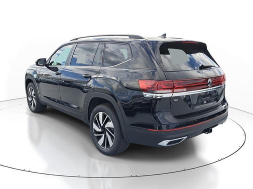 Deep Black Pearl 2026 Volkswagen Atlas 2.0T SE w/Technology