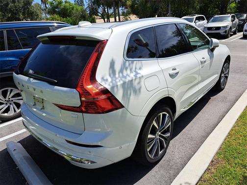 2022 Volvo XC60 Recharge Plug-In Hybrid T8 Inscription Expression
