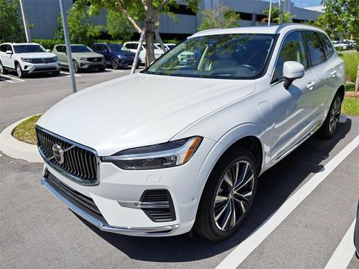 2022 Volvo XC60 Recharge Plug-In Hybrid T8 Inscription Expression