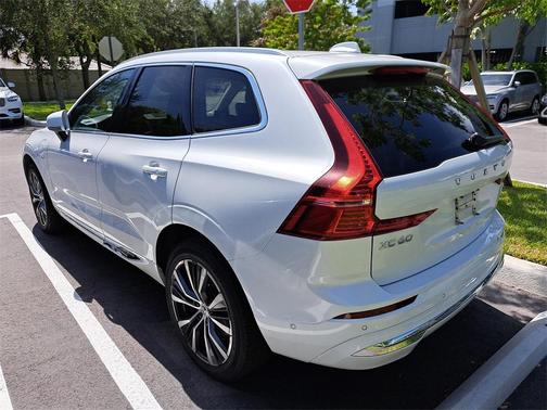 2022 Volvo XC60 Recharge Plug-In Hybrid T8 Inscription Expression